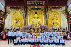 Cầu thủ SLNA đi chùa cầu may nhân dịp đầu xuân